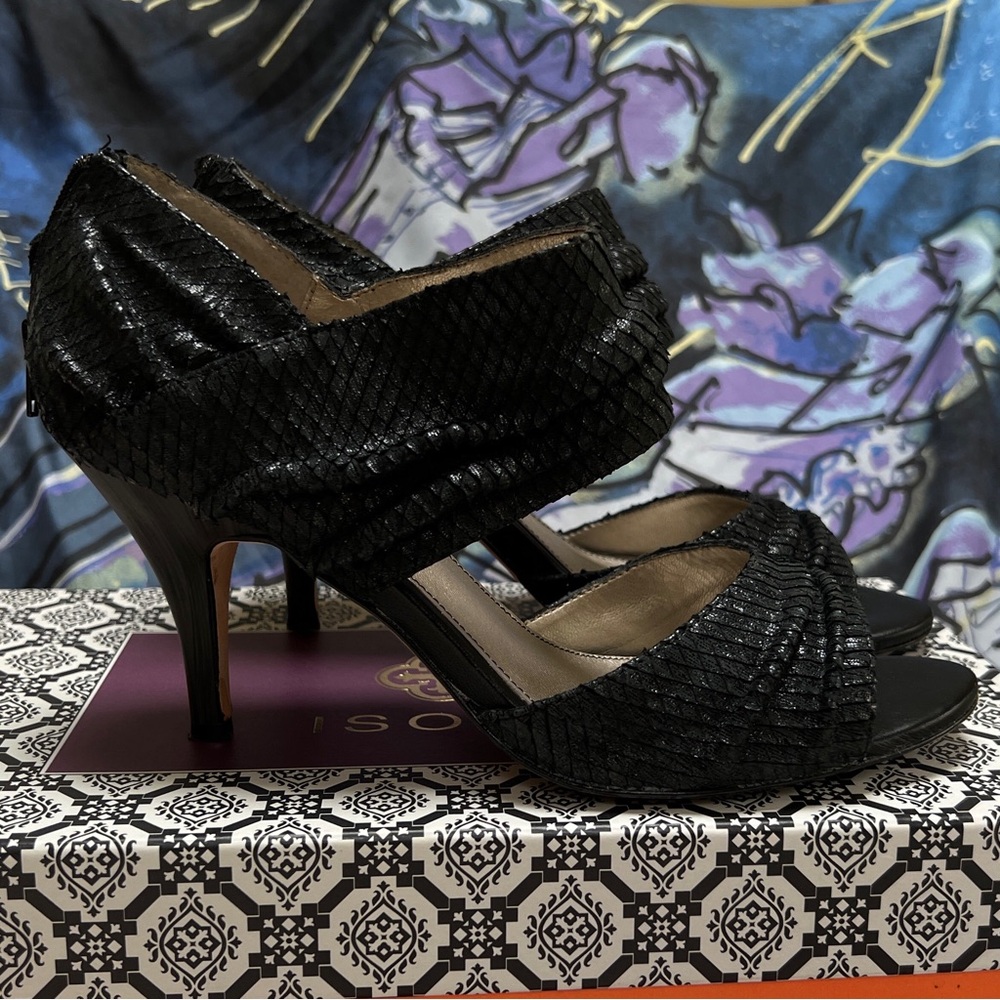 Isola Ruched Heals - Picture 2 of 10